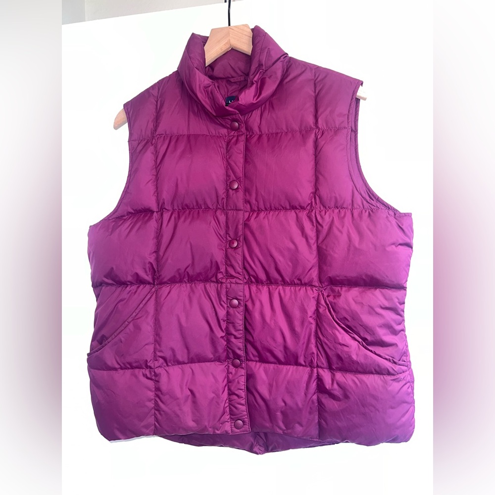 LANDS END Goose down magenta puffer vest, button up with pockets, size large